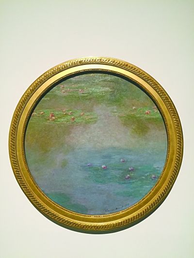   存世的圆形画幅《睡莲》仅有四幅