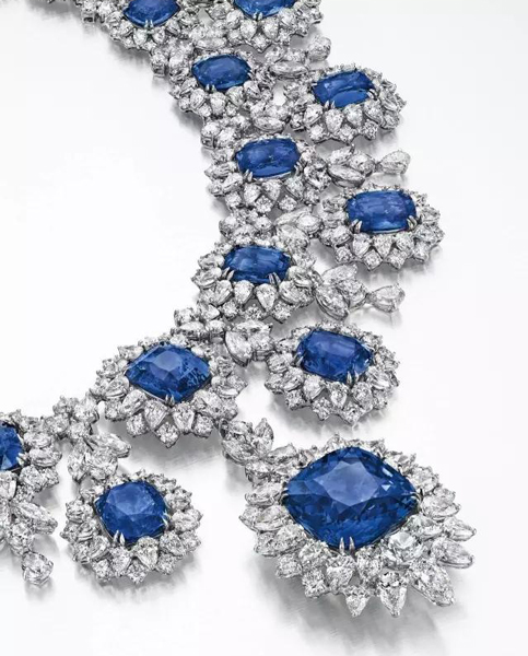 蓝宝石及钻石珠宝 估价：美元400,000–600,000 纽约 瑰丽珠宝