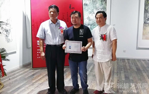 为学员颁发证书