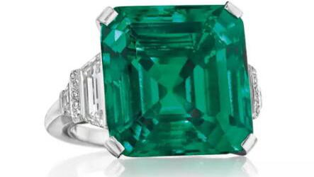 「洛克菲勒祖母绿」 祖母绿及钻石戒指，镶嵌一颗约重18.04克拉的八角形阶梯式切割祖母绿 Raymond Yard设计 成交价：美元  5,511,500