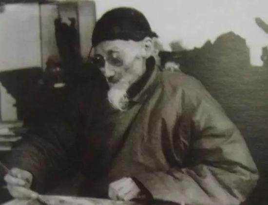 上图为92岁的黄宾虹