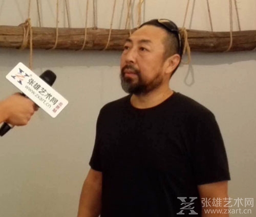 艺术家乌日金接受采访