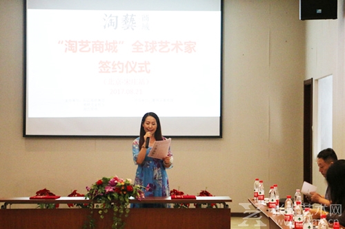 主持人王鹦鹉女士