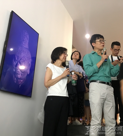 芝加哥大学东亚艺术中心副主任 蒋人和，芝加哥大学艺术史系教授 林伟正为观众导览