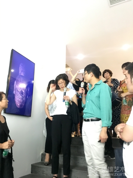 芝加哥大学东亚艺术中心副主任 蒋人和，芝加哥大学艺术史系教授 林伟正为观众导览