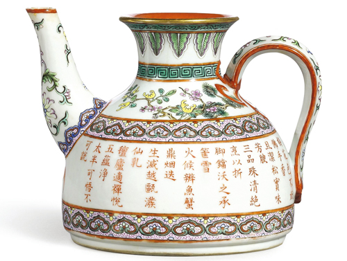 清乾隆粉彩矾红御制“三清茶“诗茶壶，在香港苏富比2017年春拍中，以610万港元成交