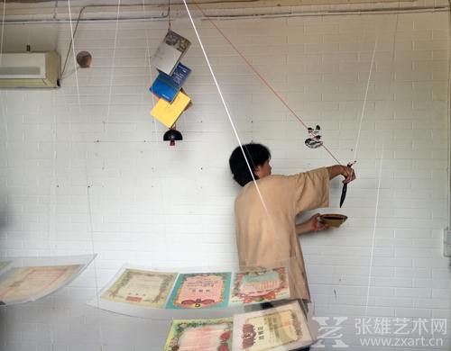 室外的“婚证合照”互动装置