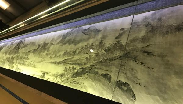   展览现场陈淳绝笔《罨画山图》