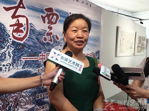 国中美术馆馆长刘雅文接受采访