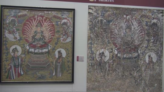 展览展出的稷山青龙寺壁画的前后对比图。