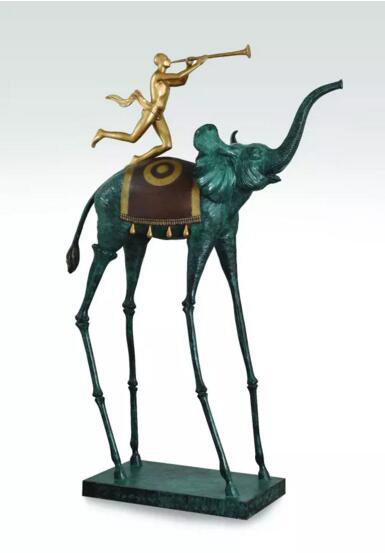 萨尔瓦多・达利（西班牙，1904 -1989） 《凯旋的大象》 铜雕  绿色及褐色铜锈  抛光铜雕 高 265 cm. 1975年构思 成交价：人民币 13,200,000