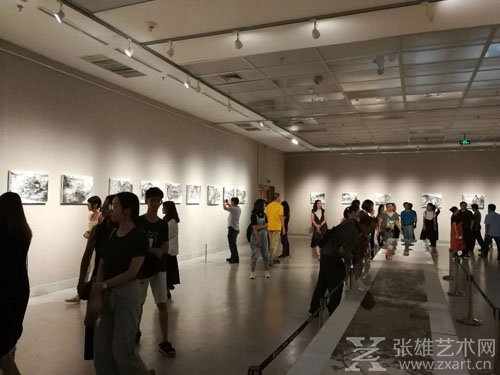 梁明大泼墨山水画《闽壑烟岚》在厦门展出