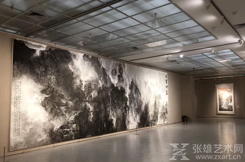 梁明大泼墨山水画《闽壑烟岚》在厦门展出