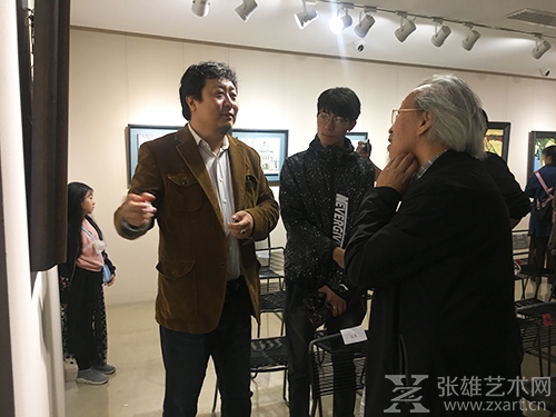 苏高礼 老先生与 艺术家秦烨老师 观看展览