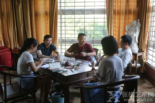 厦门漆画艺委会代表到张雄艺术网商议漆画双年展事宜