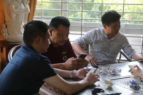 厦门漆画艺委会代表到张雄艺术网商议漆画双年展事宜