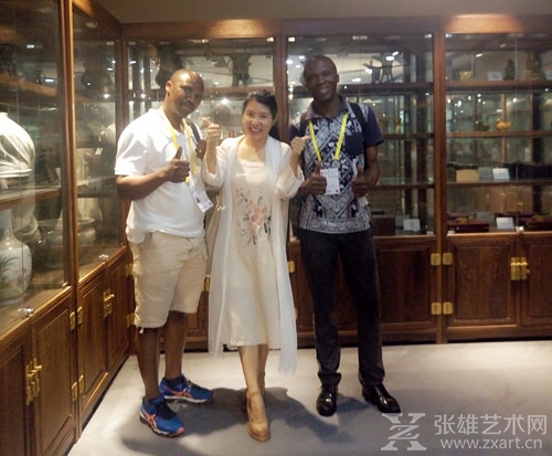 艺术无国界 南非艺术家艾尔弗雷德做客并签约张雄艺术网