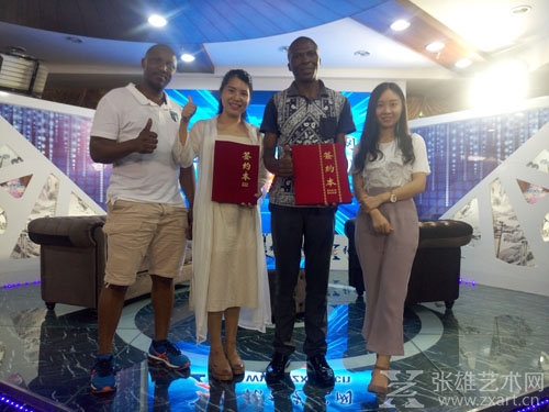 艺术无国界 南非艺术家艾尔弗雷德做客并签约张雄艺术网
