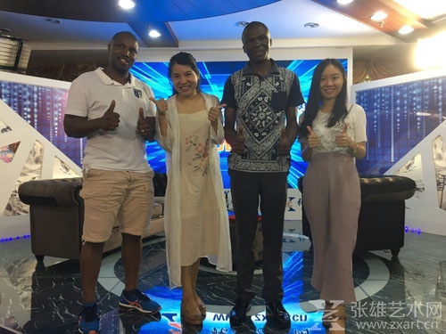 艺术无国界 南非艺术家艾尔弗雷德做客并签约张雄艺术网
