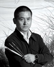   曾梵志（1964年-），中国画家，出生于湖北省武汉市。1991年毕业于湖北美术学院油画系。