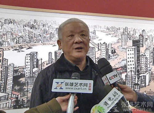 艺术家何家安接受采访