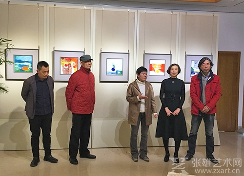 从左到右依次为，中国人民大学副教授雷子人，上海大学美术学院教授、博导王孟奇，画盐小幅瓷板画展策展人陈小雨，东方保利时间博物馆副馆长安菊，中国高级工艺美术师吴强