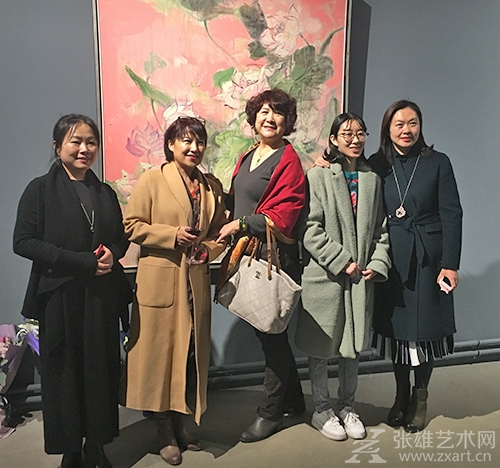 艺术家王海燕与嘉宾合影