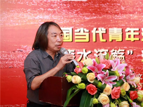 中国美协漆画艺委会主任陈金华在开幕式上致辞