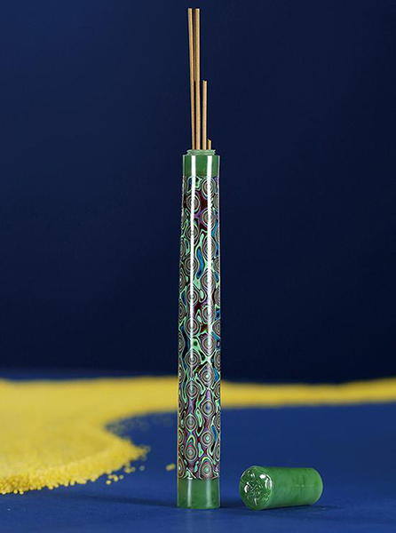 LOT2604 殷建国 谢震 凤梨漆（犀皮）碧玉香筒 18.5cm，long 72.8g