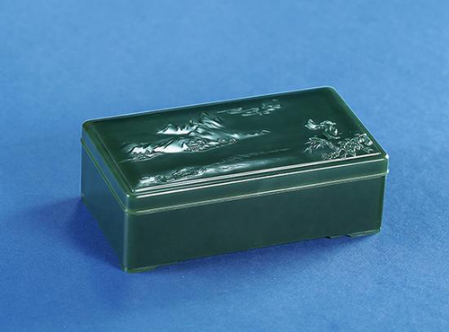 LOT2606 陈春波 青玉举杯邀月香盒 　　10.8×6.0×3.5cm 191g