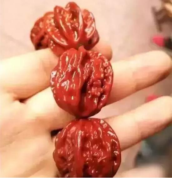 沉香 绿松石 蜜蜡，能在文玩市场买吗？