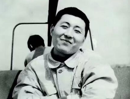 一个独特的人，无需任何人为他盖棺定论
