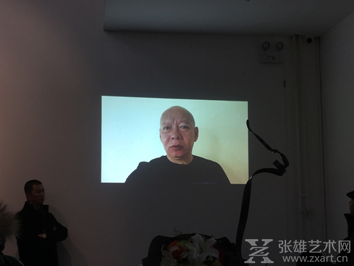 岳敏君 通过短片发来致辞祝贺