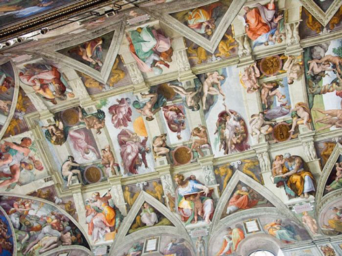 米开朗基罗（Michelangelo Buonarroti）的西斯廷教堂的天花板(1508-1512)(图片：让-克利斯朵夫贝诺斯特通过维基共享)