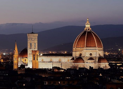 注：菲利普·布鲁内斯基（Filippo Bruneueshi）是佛罗伦萨著名的多功能建筑的设计师和建筑师。