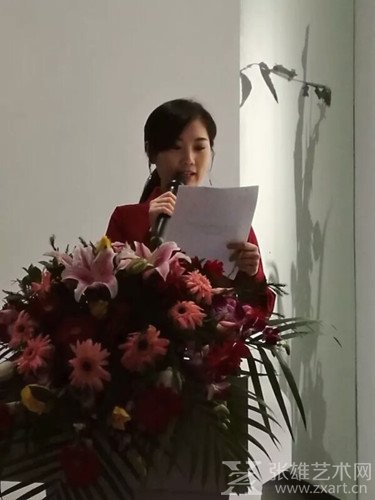 侯双儿主持开幕