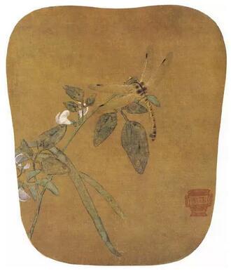 徐熙《豆花蜻蜓图》 绢本 | 设色 | 27 cm x 23 cm 北京故宫博物院