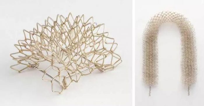   > Vered Kaminski（以色列）的作品“空间框架”，项链，银、60cm×4.5cm×4.5cm