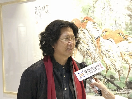 著名画家伯揆先生接受采访