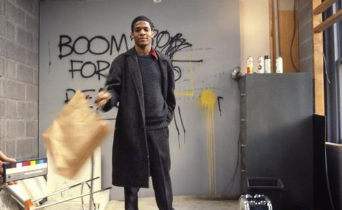 摄影师Edo Bertoglio，让-米歇尔·巴斯奎亚出演其电影《市中心，81年》的截图。图片：?New York Beat Film LLC，By permission of The Estate of Jean-Michel Basquiat，Licensed by Artestar，New York，Photo：Edo Bertoglio