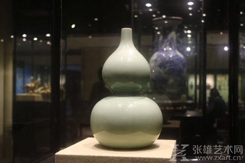 清 豆青釉葫芦瓶  