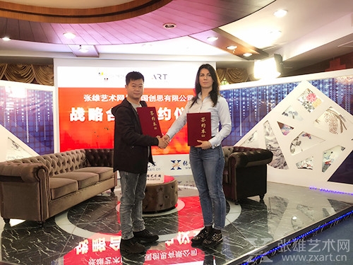 厦门张雄艺术文化股份有限公司总经理陈家心与英国创思有限公司驻俄罗斯常务董事孔叶琳、驻华代表柯杨利签署战略合作协议