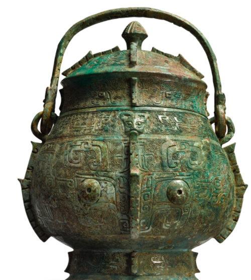 苏富比 | 中国艺术珍品 青铜饕餮纹卣，商殷墟时期 估价 : 150万美元-250美元 成交价：193.5万美元