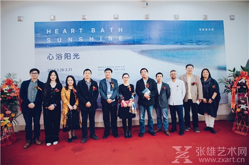 画家王雅君与嘉宾合影
