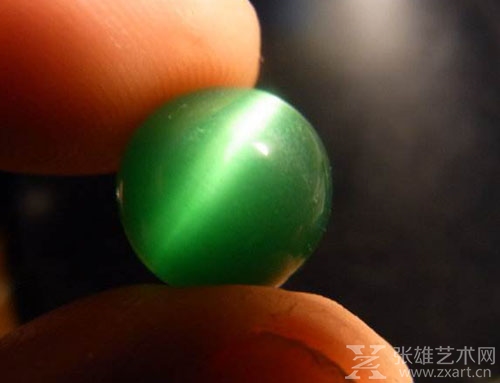 “高贵的宝石”猫眼石质量由什么决定？