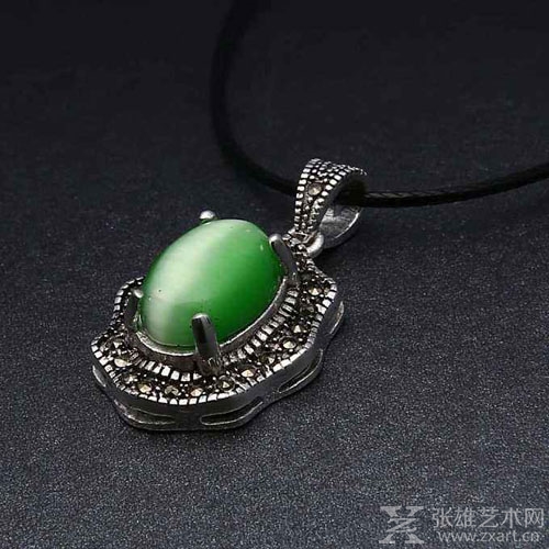 “高贵的宝石”猫眼石质量由什么决定？