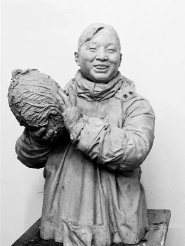 柳青 成果——肖灿英 55×42×70cm 铸铜 2015年