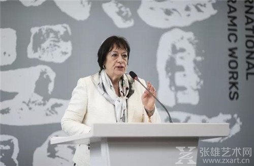   法国巴黎赛努齐陶瓷艺术博物馆前馆长，现法国文化遗产终身总监 克里斯汀·西米苏