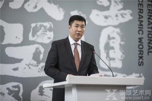   主持人、清华大学艺术博物馆副馆长 杨冬江 