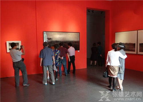 震慑人心的风景画：《闫蕾作品展》在恩来美术馆盛情开幕